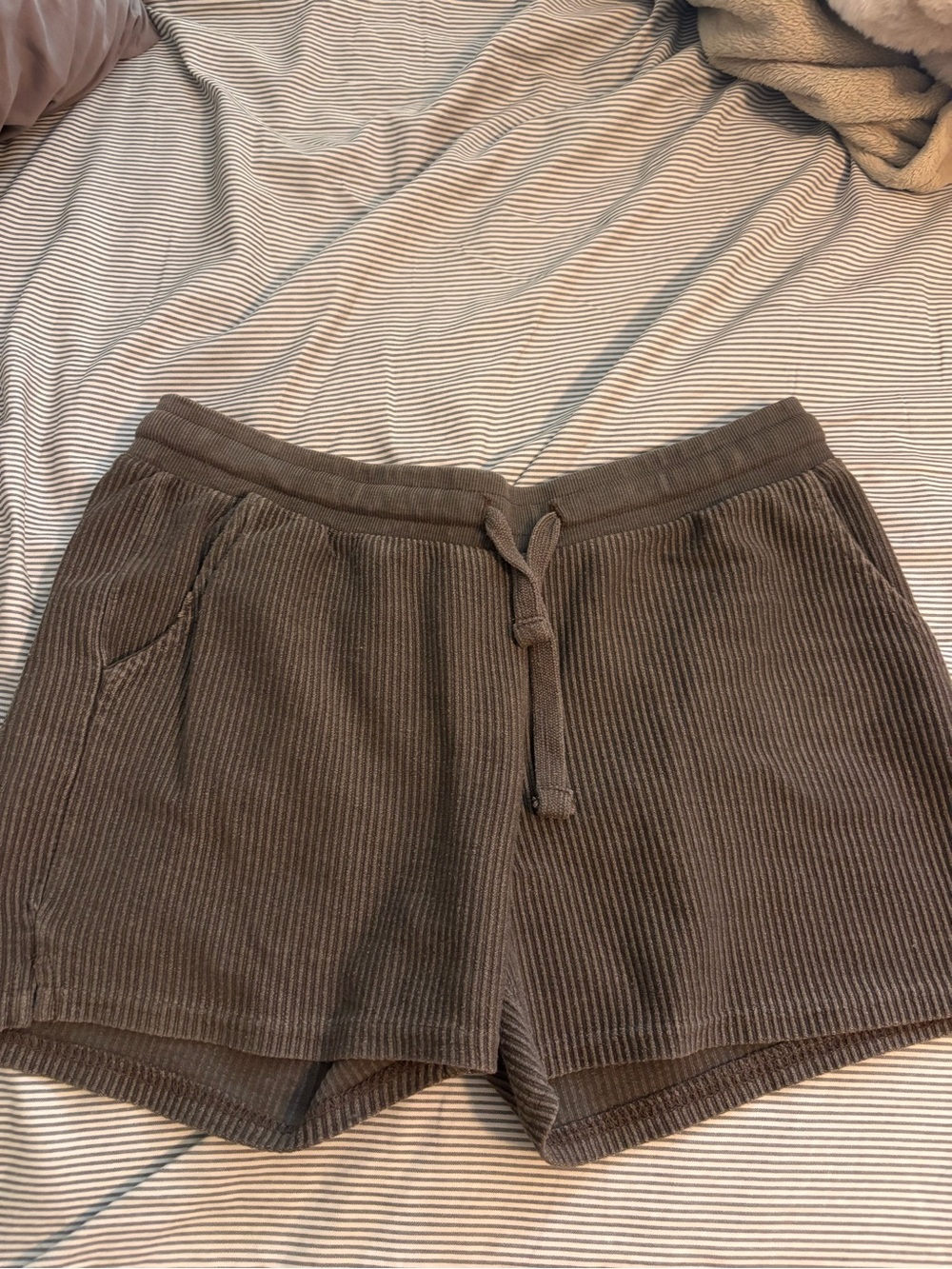 Ribbed Drawstring Athletic Shorts in Brown